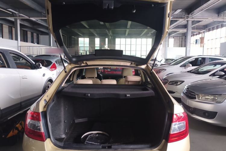 Used Skoda Octavia 2015 1.6L Automatic Yijie Edition Trunk