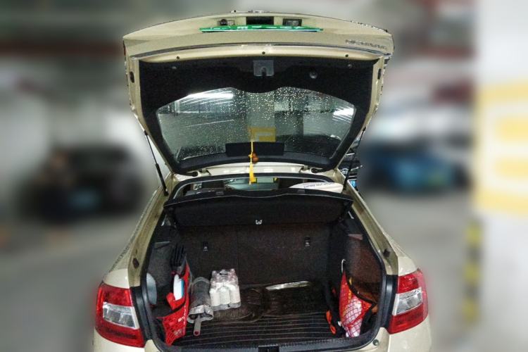 Used Skoda Octavia 2015 1.6L Automatic Yijie Edition Trunk