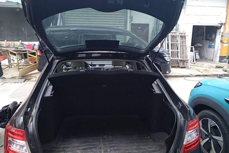 Used Skoda Octavia 2015 1.6L Automatic Yijun Edition Trunk