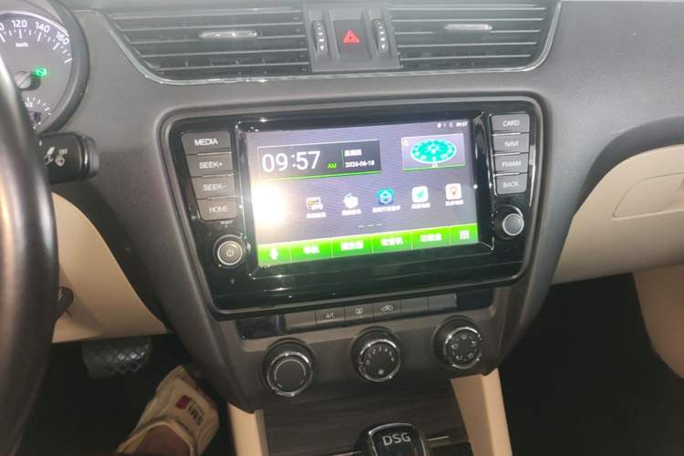 Used Skoda Octavia 2015 1.4TSI DSG Yijun Edition Audio And AC Panel