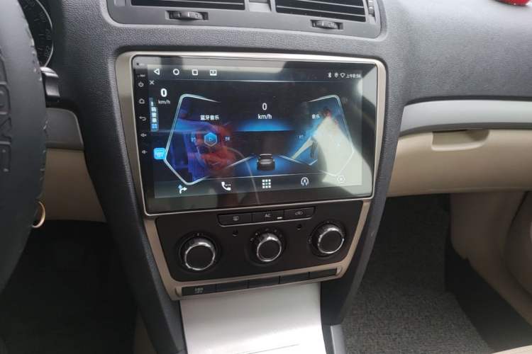 Used Skoda Octavia 2015 Classic Model 1.6L Manual Yijie Edition Audio And AC Panel