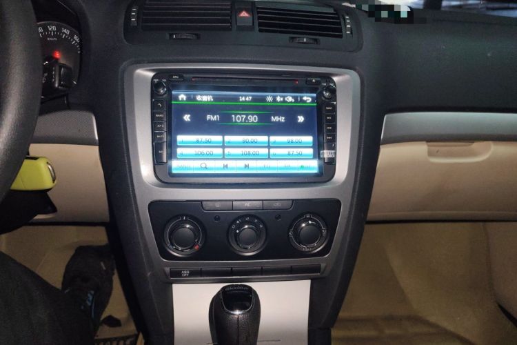 Used Skoda Octavia 2015 Classic Model 1.6L Automatic Yijie Version Audio And AC Panel