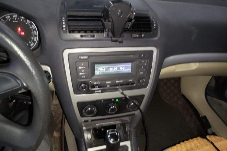 Used Skoda Octavia 2015 Classic Model 1.6L Automatic Yijie Version Audio And AC Panel