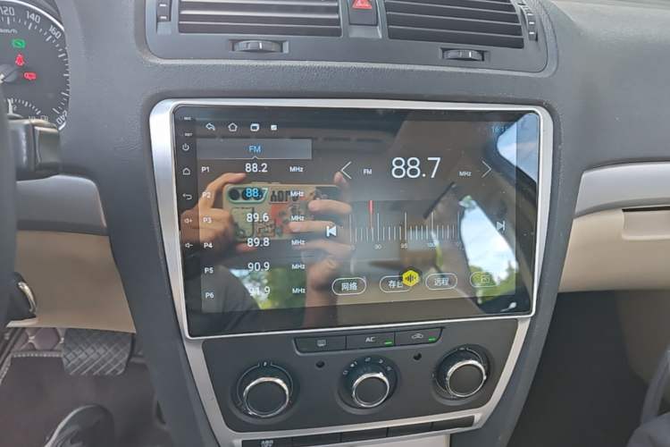 Used Skoda Octavia 2015 Classic Model 1.6L Automatic Yijie Version Audio And AC Panel