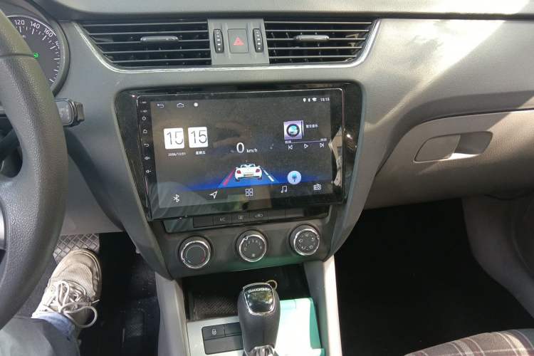 Used Skoda Octavia 2015 1.6L Automatic Yijie Edition Audio And AC Panel