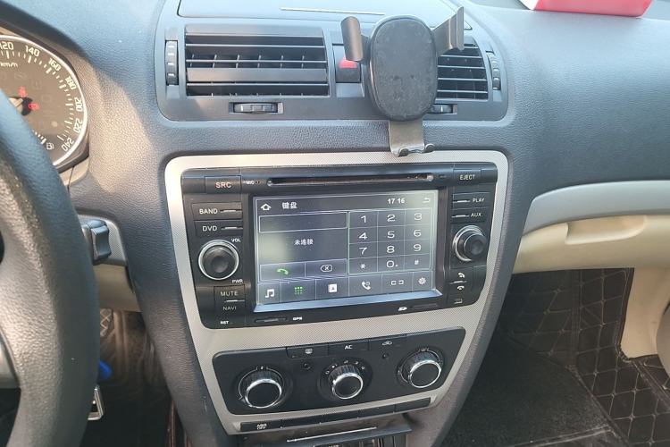 Used Skoda Octavia 2015 Classic Model 1.6L Manual Yijie Edition Audio And AC Panel