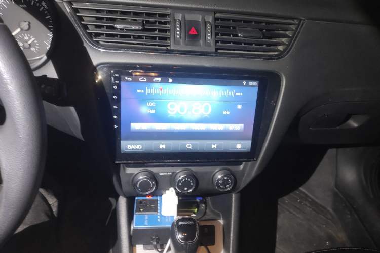 Used Skoda Octavia 2015 1.6L Automatic Yijie Edition Audio And AC Panel