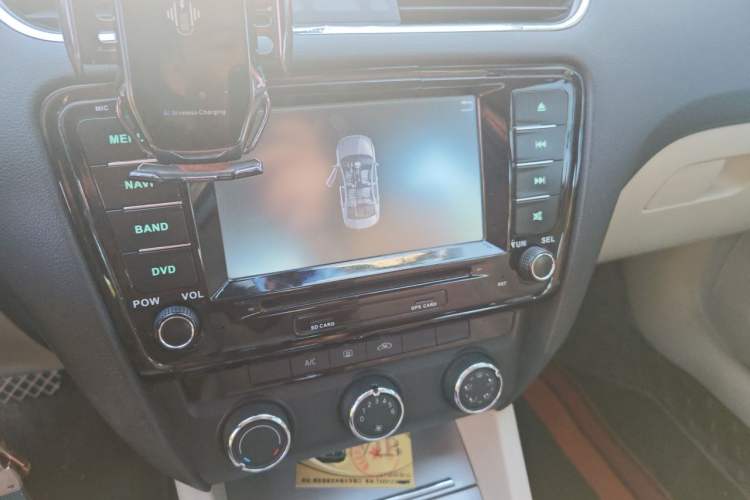 Used Skoda Octavia 2015 1.6L Automatic Yijie Edition Audio And AC Panel