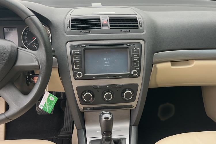 Used Skoda Octavia 2015 Classic Model 1.6L Automatic Yijie Version Audio And AC Panel
