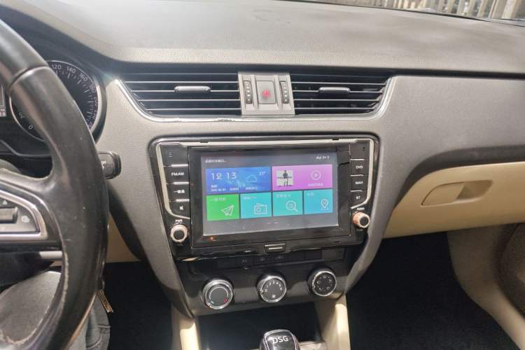 Used Skoda Octavia 2015 1.4TSI DSG Yijun Edition Audio And AC Panel