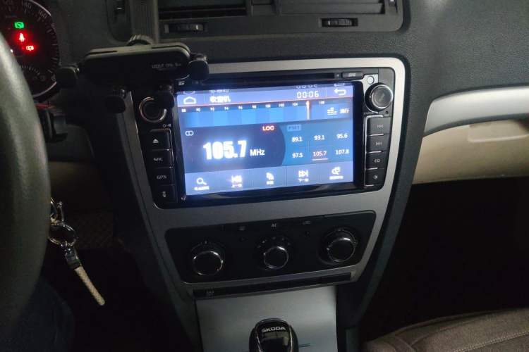 Used Skoda Octavia 2015 Classic Model 1.6L Automatic Yijie Version Audio And AC Panel