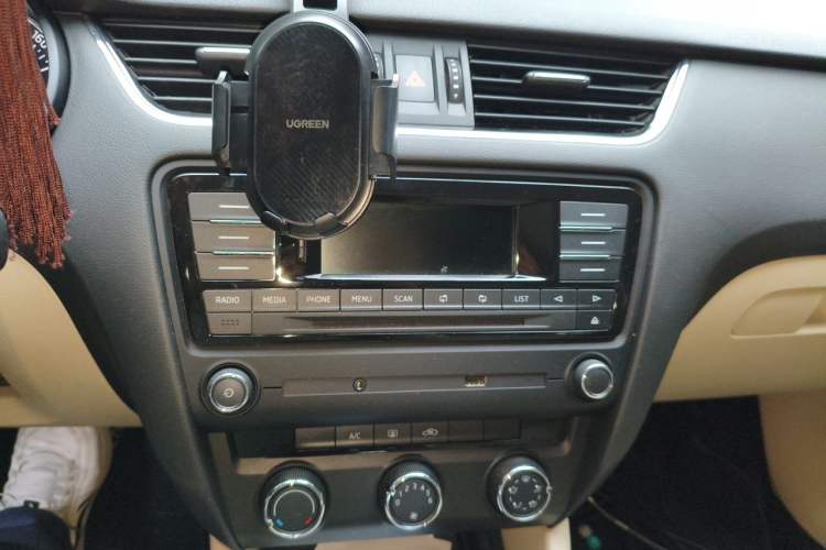 Used Skoda Octavia 2015 1.4TSI DSG Yijun Edition Audio And AC Panel