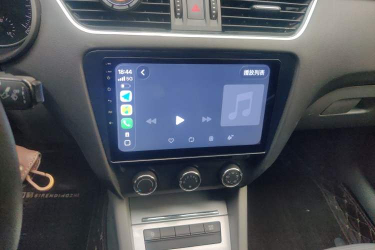 Used Skoda Octavia 2015 1.6L Manual Yijie Edition Audio And AC Panel