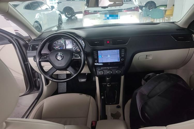 Used Skoda Octavia 2015 1.4TSI DSG Yijun Edition Center Console