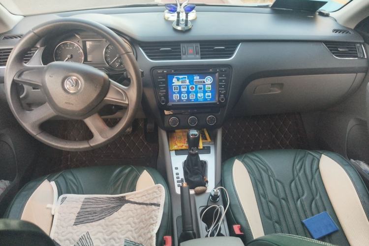 Used Skoda Octavia 2015 1.6L Automatic Yijie Edition Center Console