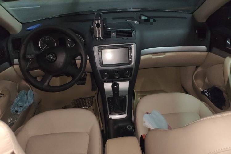 Used Skoda Octavia 2015 Classic Model 1.6L Automatic Yijie Version Center Console