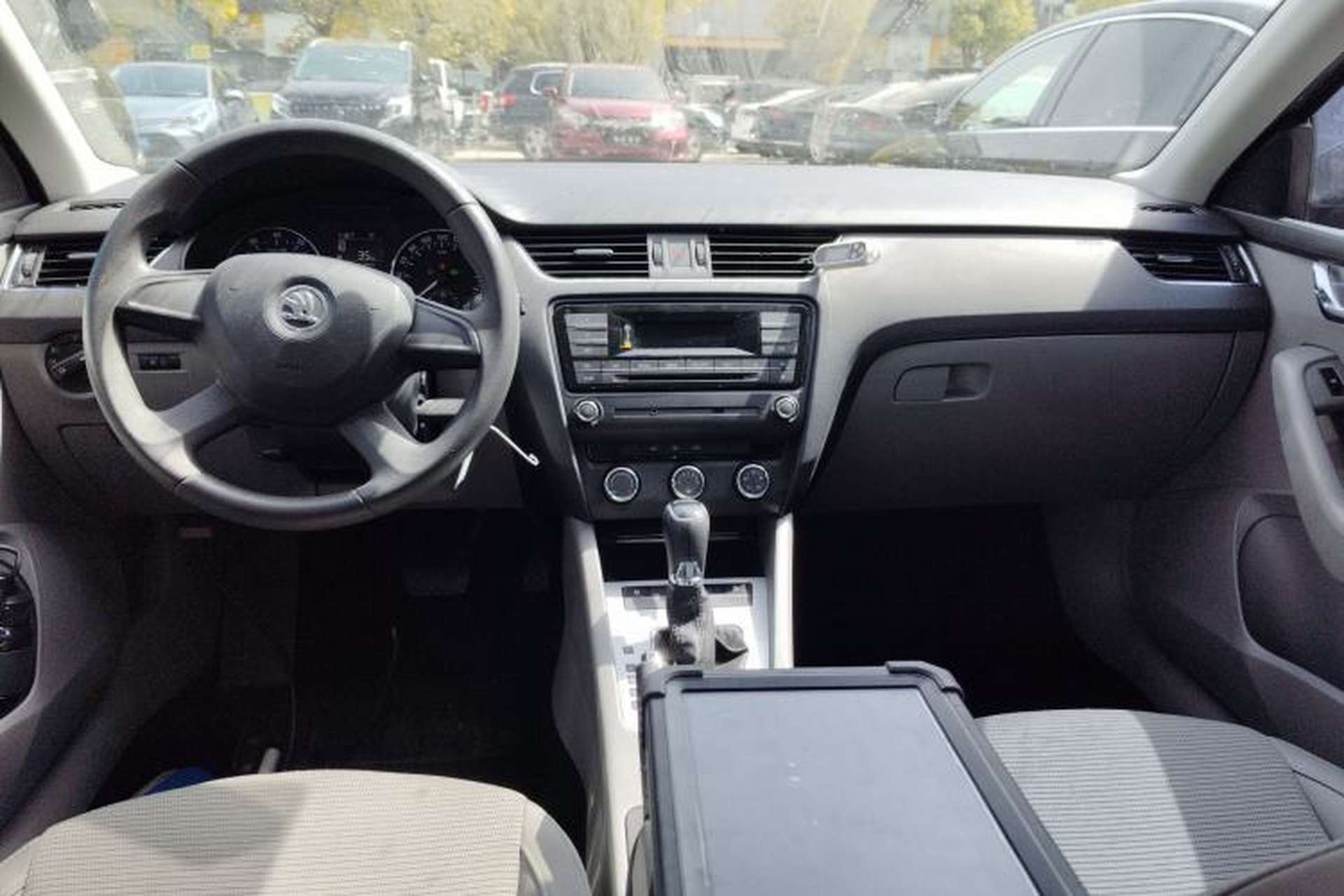Used Skoda Octavia 2015 1.6L Automatic Yijie Edition Center Console