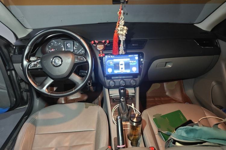 Used Skoda Octavia 2015 1.6L Automatic Yijun Edition Center Console