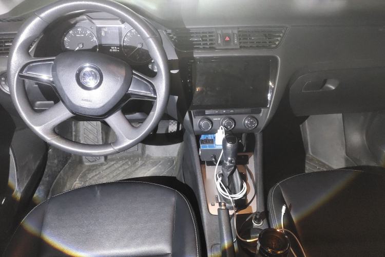 Used Skoda Octavia 2015 1.6L Automatic Yijie Edition Center Console