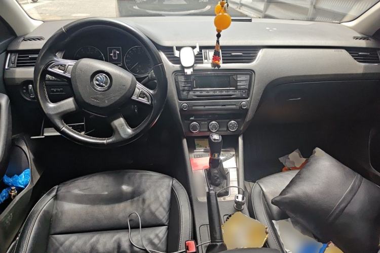Used Skoda Octavia 2015 1.6L Automatic Yijun Edition Center Console