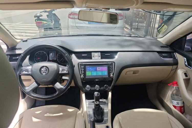 Used Skoda Octavia 2015 1.4TSI DSG Yijun Edition Center Console