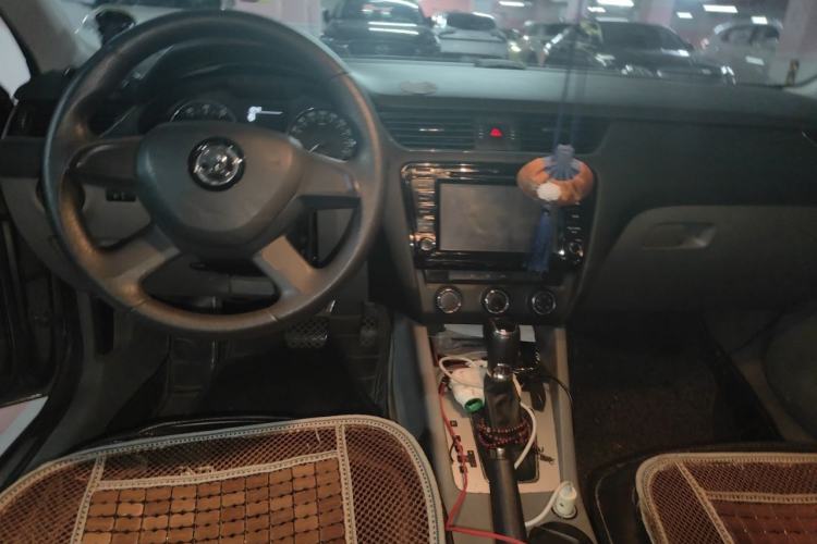 Used Skoda Octavia 2015 1.6L Automatic Yijie Edition Center Console