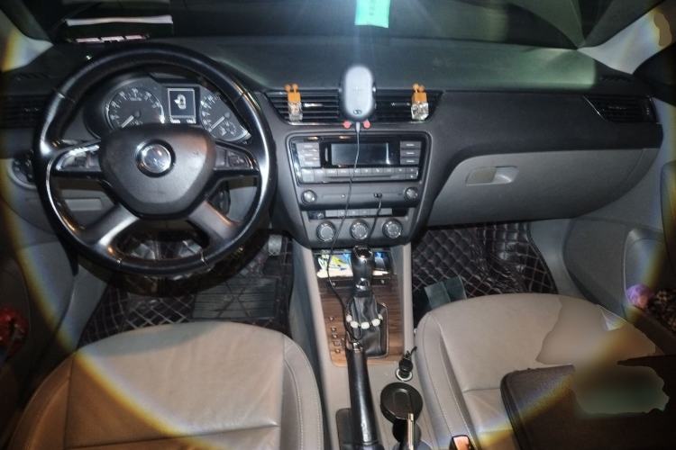 Used Skoda Octavia 2015 1.4TSI DSG Yijun Edition Center Console