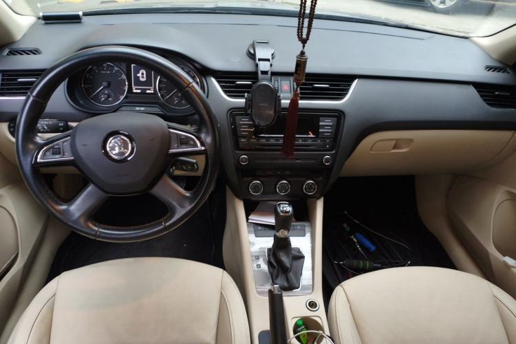Used Skoda Octavia 2015 1.4TSI DSG Yijun Edition Center Console