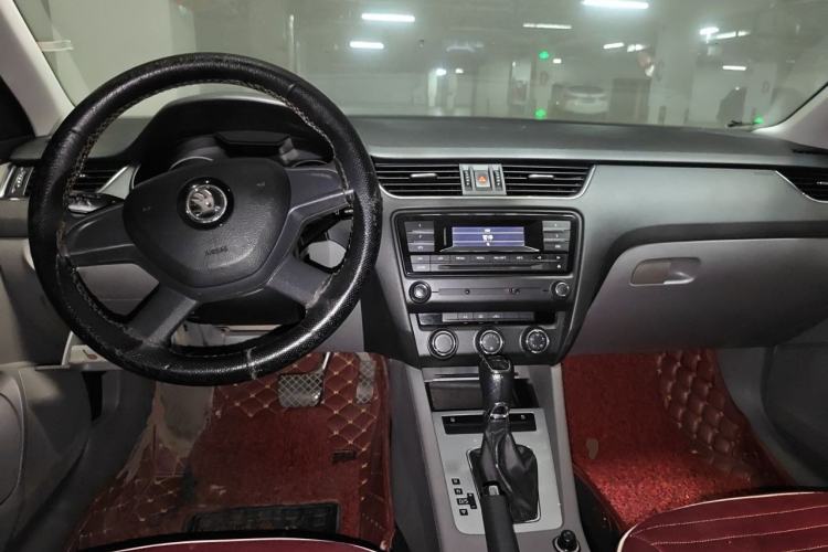Used Skoda Octavia 2015 1.6L Automatic Yijie Edition Center Console