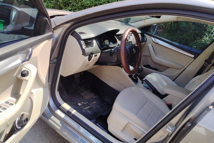 Used Skoda Octavia 2015 1.6L Automatic Yijie Edition Driver Seat