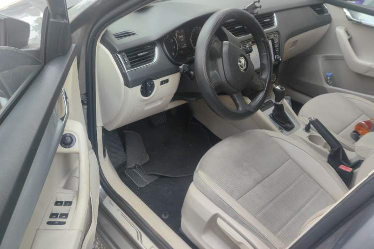 Used Skoda Octavia 2015 1.6L Automatic Yijie Edition Driver Seat