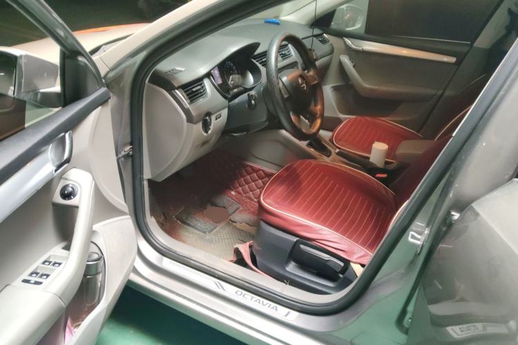 Used Skoda Octavia 2015 1.6L Automatic Yijie Edition Driver Seat