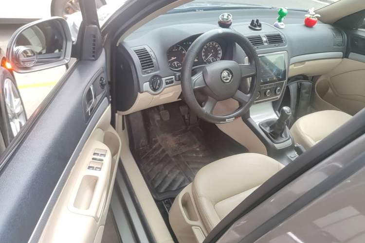 Used Skoda Octavia 2015 Classic Model 1.6L Manual Yijie Edition Driver Seat