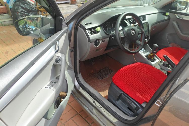 Used Skoda Octavia 2015 1.6L Manual Yijie Edition Driver Seat