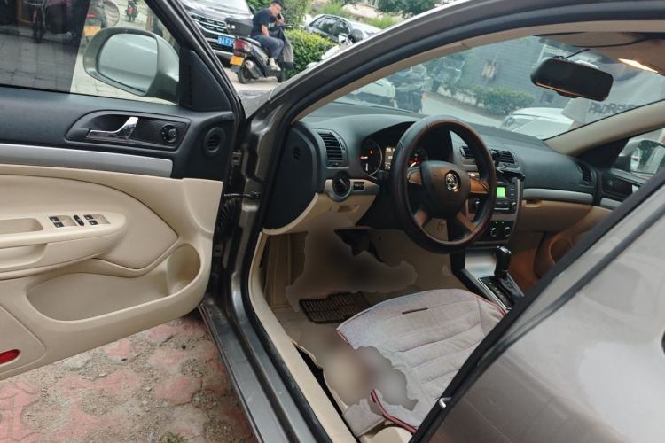 Used Skoda Octavia 2015 Classic Model 1.6L Automatic Yijie Version Driver Seat