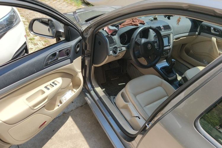 Used Skoda Octavia 2015 Classic Model 1.6L Manual Yijie Edition Driver Seat