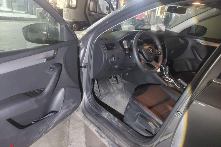 Used Skoda Octavia 2015 1.6L Automatic Yijie Edition Driver Seat