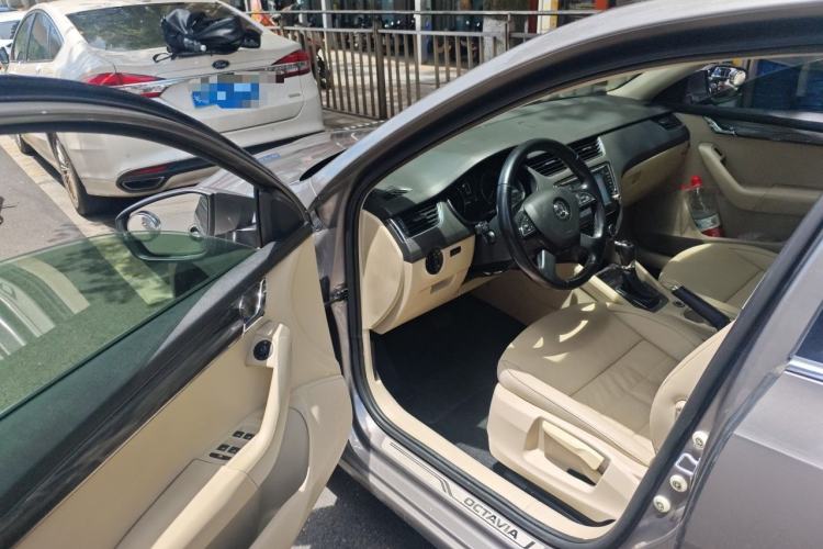 Used Skoda Octavia 2015 1.4TSI DSG Yijun Edition Driver Seat