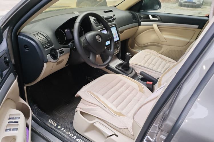 Used Skoda Octavia 2015 Classic Model 1.6L Manual Yijie Edition Driver Seat
