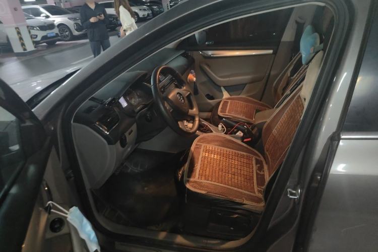 Used Skoda Octavia 2015 1.6L Automatic Yijie Edition Driver Seat