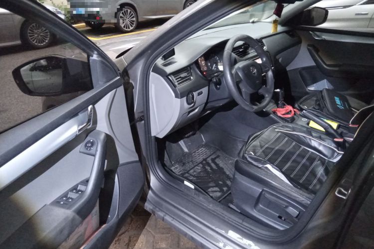 Used Skoda Octavia 2015 1.4TSI DSG Eado Edition Driver Seat