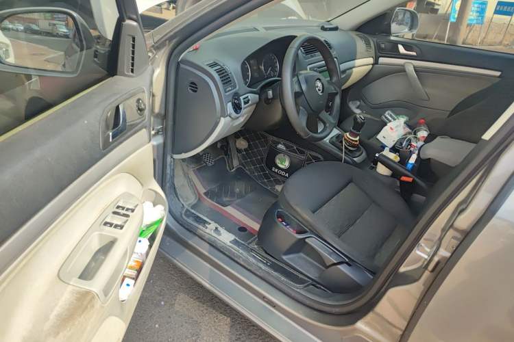 Used Skoda Octavia 2015 Classic Model 1.6L Manual Yijie Edition Driver Seat