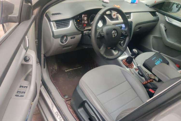 Used Skoda Octavia 2015 1.6L Manual Yijie Edition Driver Seat