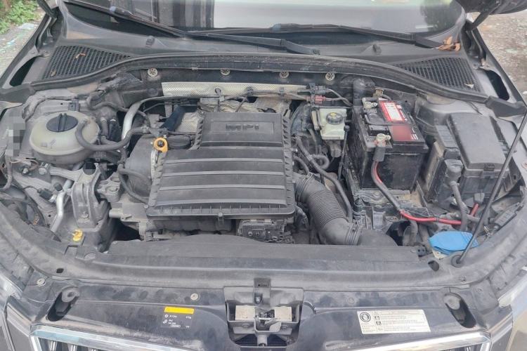Used Skoda Octavia 2015 1.6L Automatic Yijie Edition Engine Bay