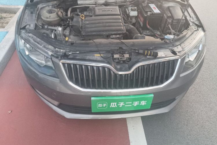 Used Skoda Octavia 2015 1.6L Automatic Yijie Edition Engine Bay