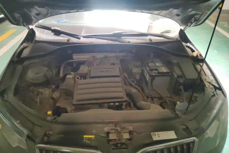 Used Skoda Octavia 2015 1.6L Automatic Yijie Edition Engine Bay