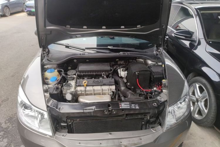 Used Skoda Octavia 2015 Classic Model 1.6L Manual Yijie Edition Engine Bay