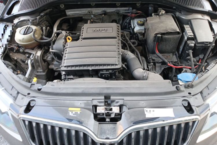Used Skoda Octavia 2015 1.6L Automatic Yijie Edition Engine Bay