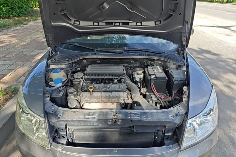 Used Skoda Octavia 2015 Classic Model 1.6L Automatic Yijie Version Engine Bay