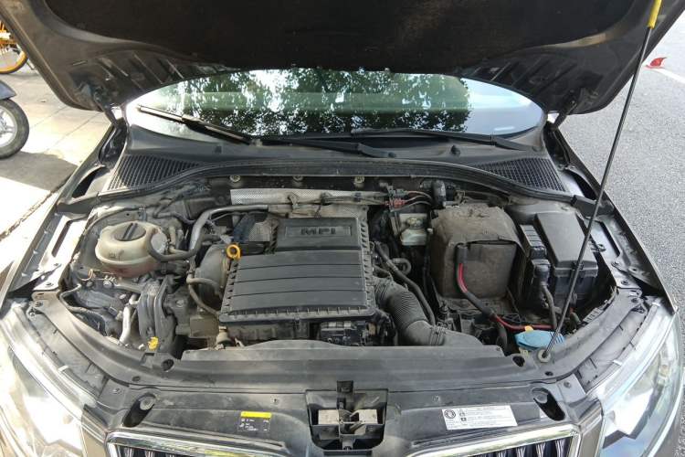 Used Skoda Octavia 2015 1.6L Automatic Yijie Edition Engine Bay